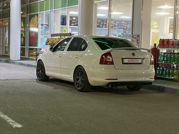 2010 Skoda Octavia DSG7 II (A5) Рестайлинг, белый, 1360000 рублей - вид 5