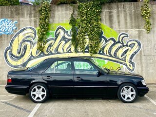 1995 Mercedes-Benz E-Класс 220 I (W124), чёрный, 2000000 рублей, вид 2