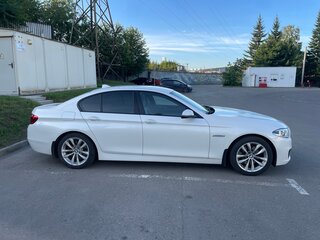 2016 BMW 5 серии 520d VI (F10/F11/F07) Рестайлинг, белый, 2500000 рублей, вид 3