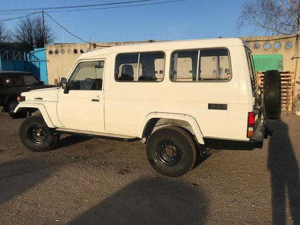 1994 Toyota Land Cruiser 70 Series, белый - вид 2