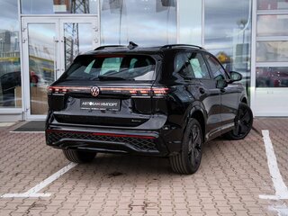 2024 Volkswagen Tiguan L Pro III (China Market), чёрный, 5299900 рублей, вид 3