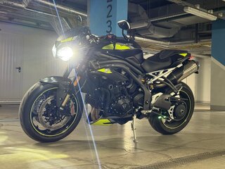 2020 Triumph Speed Triple, чёрный, 1250000 рублей, вид 4