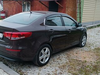 2015 Kia Rio III Рестайлинг, коричневый, 1350000 рублей, вид 2