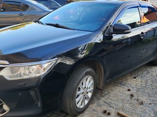 2018 Toyota Camry VII (XV50) Рестайлинг 2, чёрный, 1700000 рублей, вид 4