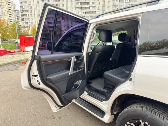 2015 Toyota Land Cruiser 200 Series Рестайлинг 2, белый, 5750000 рублей - вид 10