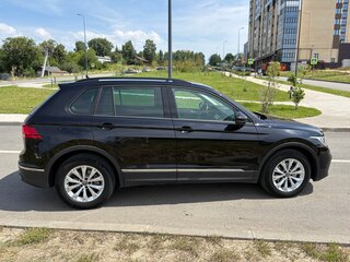 2021 Volkswagen Tiguan II Рестайлинг, чёрный, 2450000 рублей, вид 2