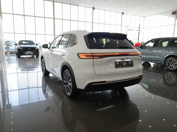 2026 Geely EX5 Гибрид EM-R, белый, 3829990 рублей - вид 3