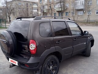 2013 Chevrolet Niva I Рестайлинг, коричневый, 680000 рублей, вид 3