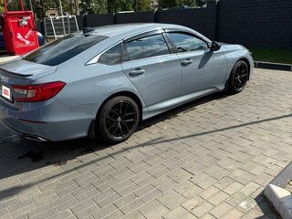 2021 Honda Accord X Рестайлинг, серебристый, 1800000 рублей, вид 4