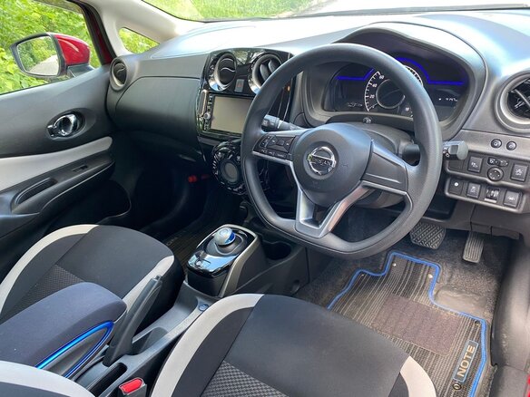2018 Nissan Note e-Power II Рестайлинг, красный, 1620000 рублей - вид 20