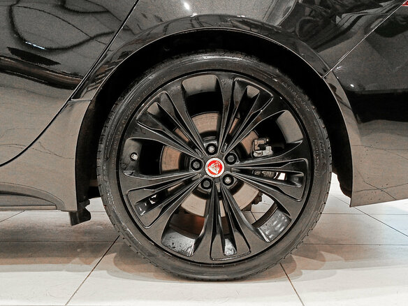 2023 Jaguar XF II Рестайлинг, чёрный, 4680000 рублей - вид 17