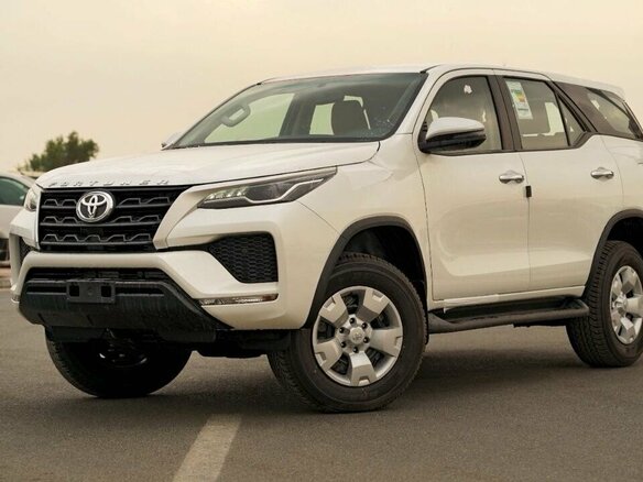 2025 Toyota Fortuner II Рестайлинг, белый, 5000000 рублей
