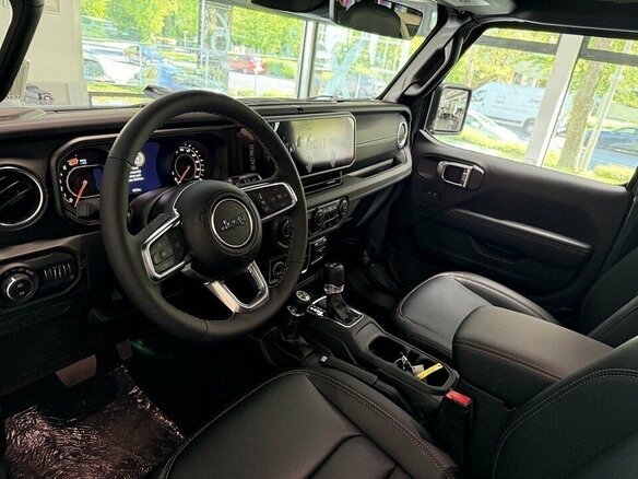 2025 Jeep Wrangler IV (JL) Рестайлинг, серый, 10670000 рублей - вид 6