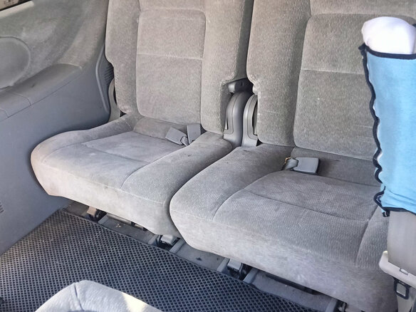 2004 Kia Carnival I Рестайлинг, бежевый, 620000 рублей - вид 11