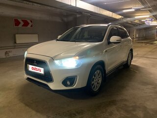 2013 Mitsubishi ASX I Рестайлинг, белый, 825000 рублей, вид 3