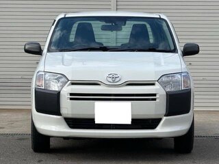 2017 Toyota Succeed I Рестайлинг, белый, 825000 рублей, вид 1
