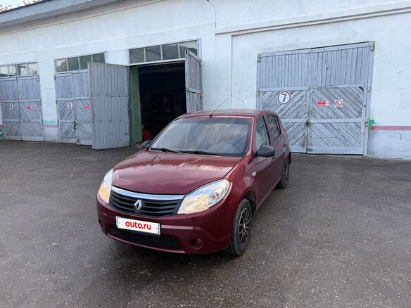 2014 Renault Sandero I, красный, 600000 рублей