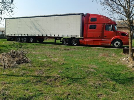 2002 Volvo VNL, красный, 4700000 рублей, вид 2