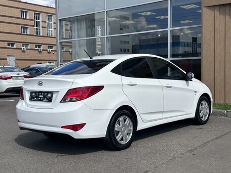 2016 Hyundai Solaris I Рестайлинг, белый, 940000 рублей, вид 4