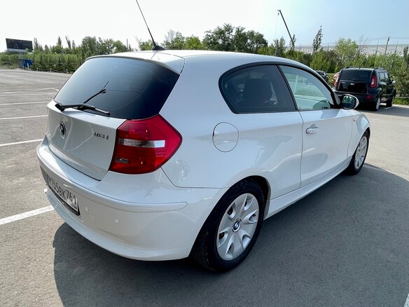 2011 BMW 1 серии 116i I (E81/E82/E87/E88) Рестайлинг, белый, 900000 рублей - вид 7