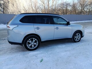 2012 Mitsubishi Outlander III, серебристый, 1400000 рублей, вид 3