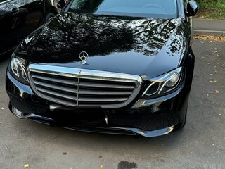 2020 Mercedes-Benz E-Класс 200 d V (W213, S213, C238), чёрный, 4050000 рублей, вид 1