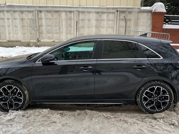 2021 Kia Ceed III Рестайлинг, чёрный, 2400000 рублей - вид 4