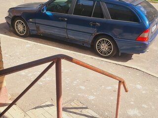 1998 Mercedes-Benz C-Класс 200 I (W202) Рестайлинг, синий, 169999 рублей, вид 4
