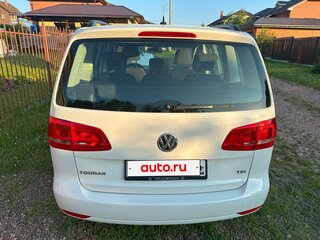 2013 Volkswagen Touran I Рестайлинг 2, белый, 840000 рублей, вид 4