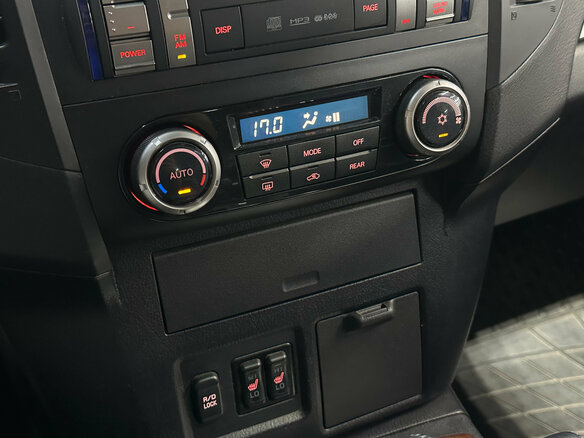 2007 Mitsubishi Pajero IV, коричневый - вид 17