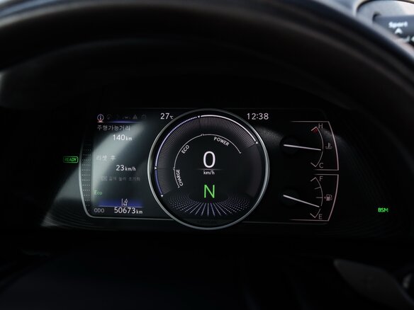 2021 Lexus ES 300h VII Рестайлинг, белый, 5150000 рублей - вид 22