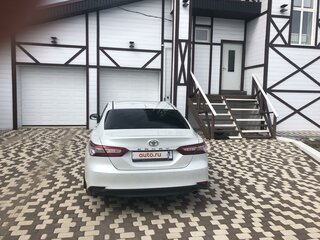 2021 Toyota Camry VIII (XV70) Рестайлинг, белый, 5500000 рублей, вид 3