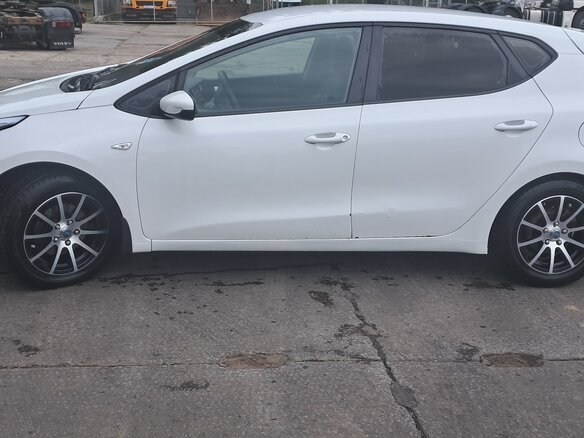 2015 Kia Ceed II, белый - вид 3