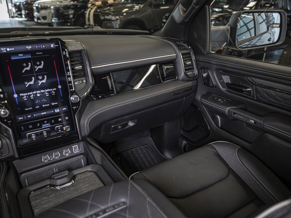 2026 Ram 1500 Crew Cab V Рестайлинг, чёрный - вид 28