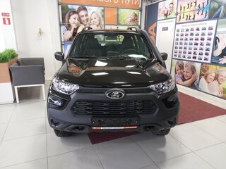 2023 Lada (ВАЗ) Niva Travel I, чёрный, 1553900 рублей, вид 2