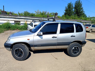 2004 Chevrolet Niva I, серебристый, 290000 рублей, вид 2