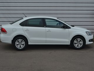 2014 Volkswagen Polo V, белый, 860000 рублей, вид 4