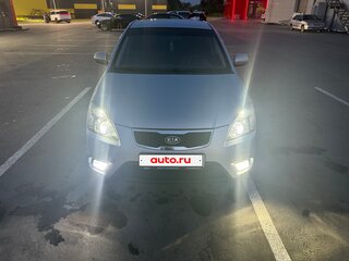 2011 Kia Rio II Рестайлинг, серебристый, 610000 рублей, вид 2