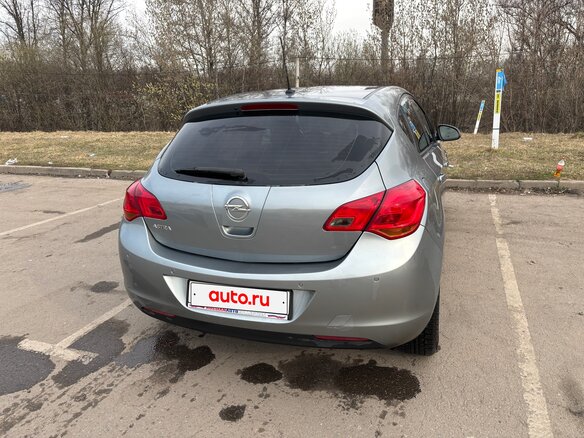 2011 Opel Astra J, серебристый, 600000 рублей - вид 1