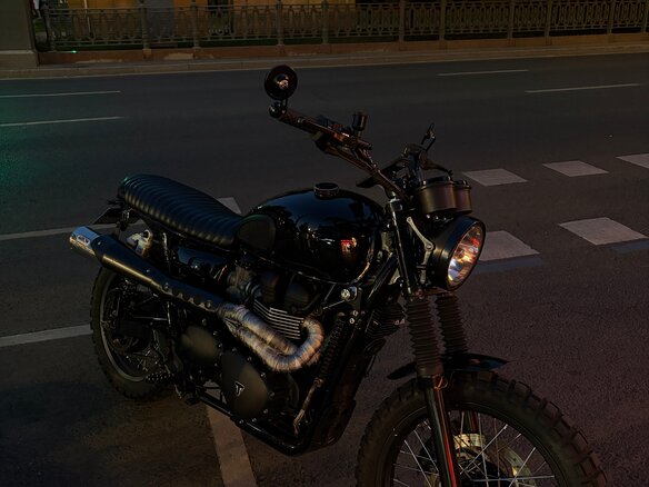 2016 Triumph Scrambler, чёрный, 1590000 рублей - вид 1