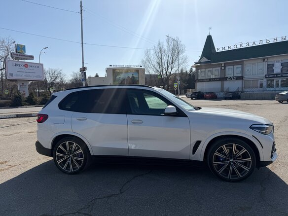 2019 BMW X5 40i IV (G05/G18), белый, 6250000 рублей - вид 9
