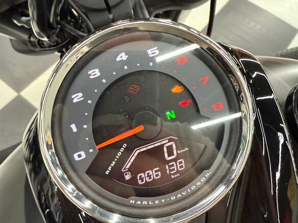 2018 Harley-Davidson Fat Bob, серый, 1790000 рублей - вид 12