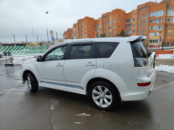 2007 Mitsubishi Outlander II, белый, 850000 рублей - вид 2