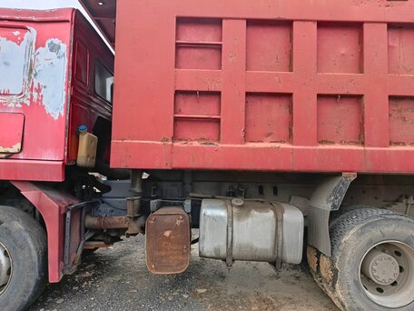 2007 Sinotruk Howo A5, красный, 900000 рублей, вид 1