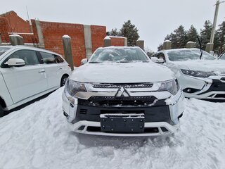 2022 Mitsubishi Outlander III Рестайлинг 3, белый, 3750000 рублей, вид 2