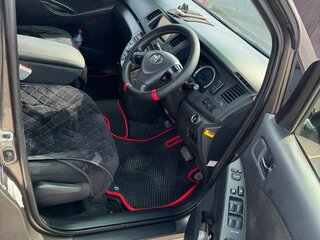 2012 Toyota ISis I Рестайлинг, коричневый, 1100000 рублей, вид 4