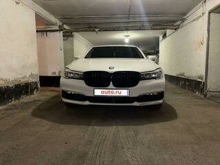 2017 BMW 7 серии Long 740Le xDrive VI (G11/G12), белый, 6500000 рублей, вид 4