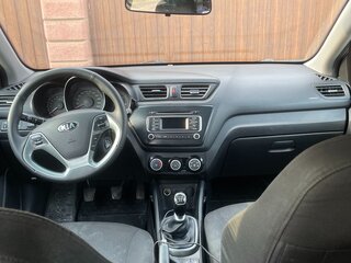 2017 Kia Rio III Рестайлинг, белый, 810000 рублей, вид 3