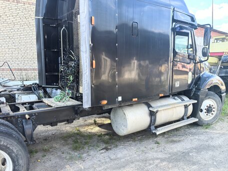 2005 Freightliner Columbia, чёрный, 1900000 рублей, вид 3