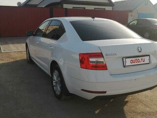 2017 Skoda Octavia III (A7) Рестайлинг, белый, 1730000 рублей, вид 1